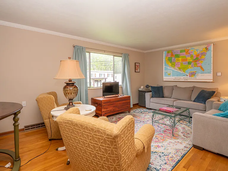 1755 Cromwell Dr — Photo 2