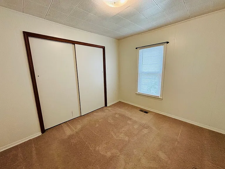 116 Lester St — Photo 9