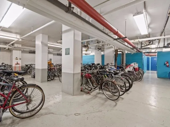 392 Central Park West image 14 of 17