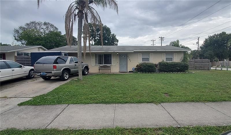 1st image of 2467 Stratford Dr