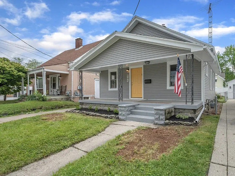 905 Woodsdale Ave — Photo 1