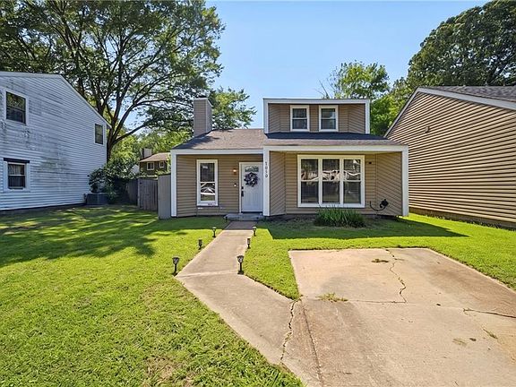 3rd image of 1613 Mill Oak Dr