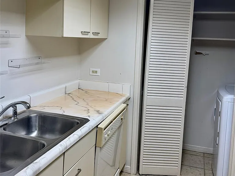 3525 Sage Rd #813 — Photo 8