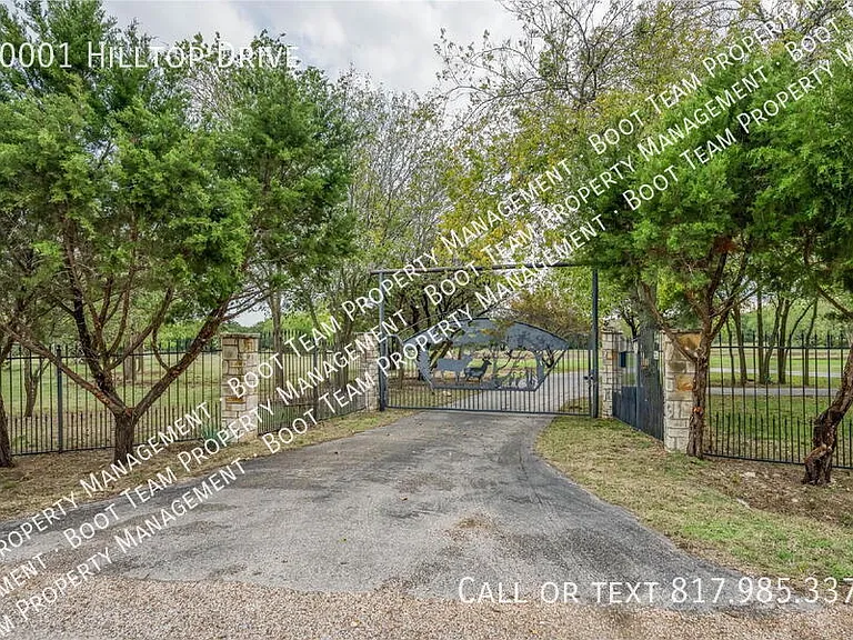 10001 Hilltop Dr — Photo 2