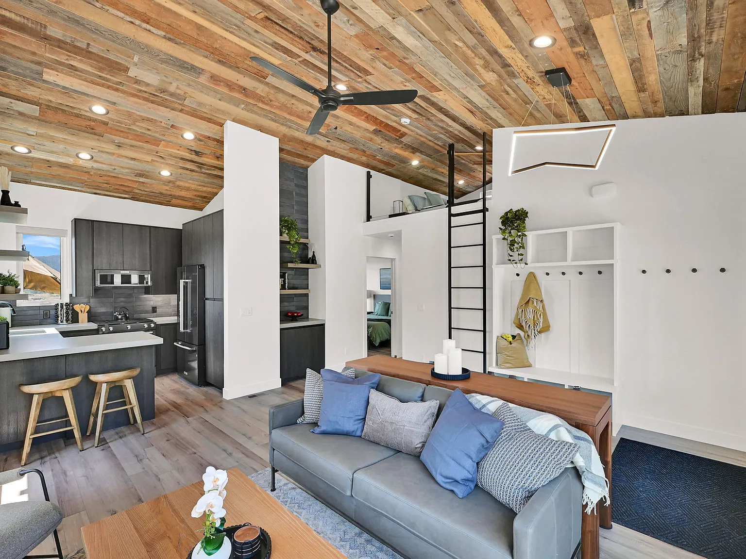 2 bed, 1100 sqft, $3,500 — Photo 4