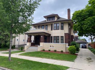 4916 W Wisconsin Ave, Milwaukee, WI 53208
