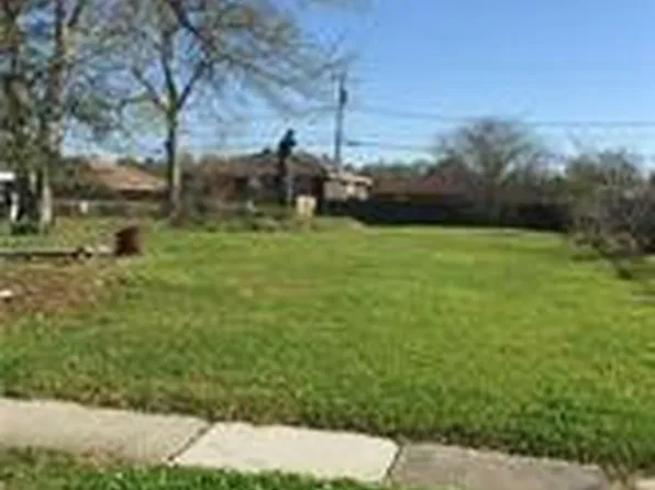 2225 Riverbend Dr, Violet, LA 70092