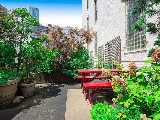 Sold by Sotheby's International Realty | media 9