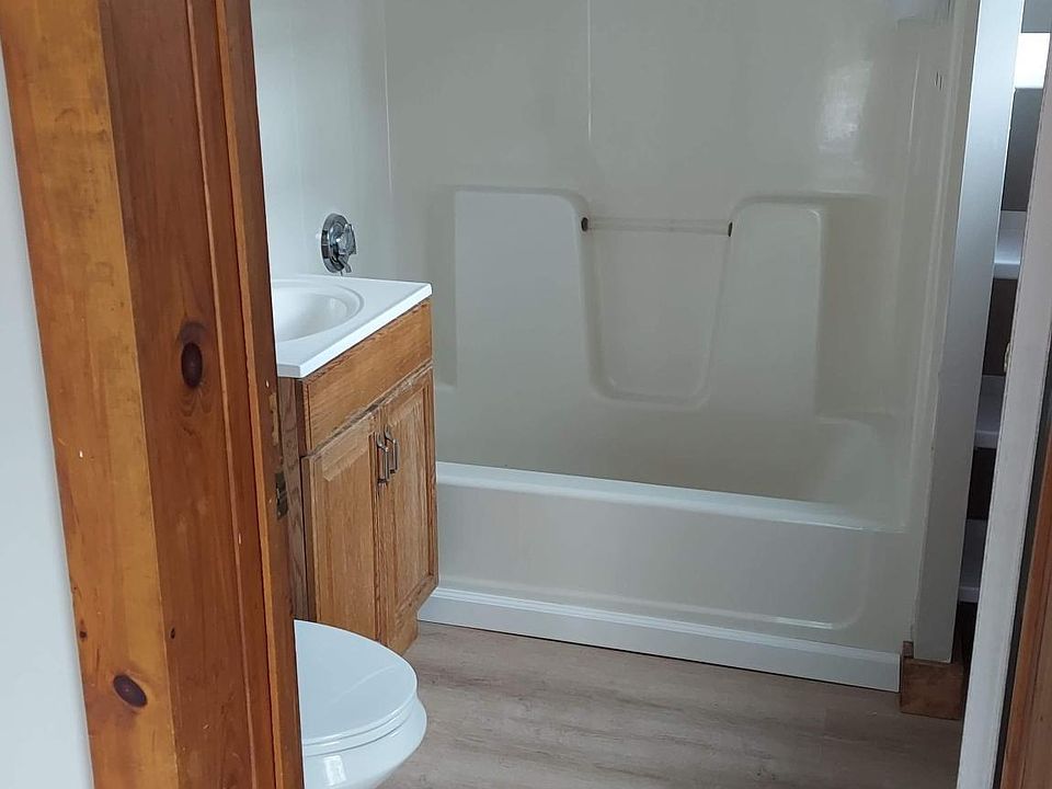 2nd image of 560 Main St APT 1