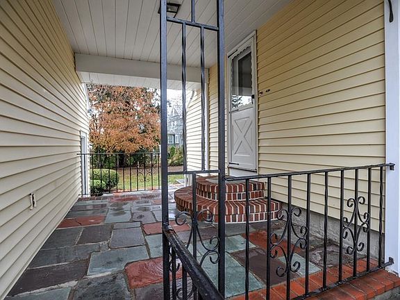 3rd image of 32 Massachusetts Ave