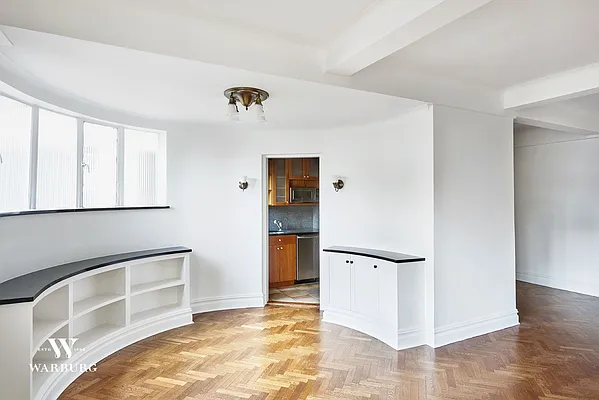 Sold by Warburg | media 4