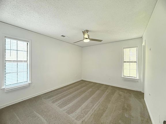 4th image of 60 Cottonwood Dr