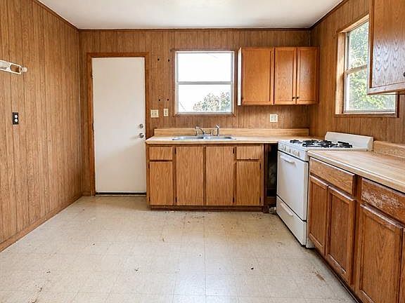 5th image of 710 SEMINOLE STREET