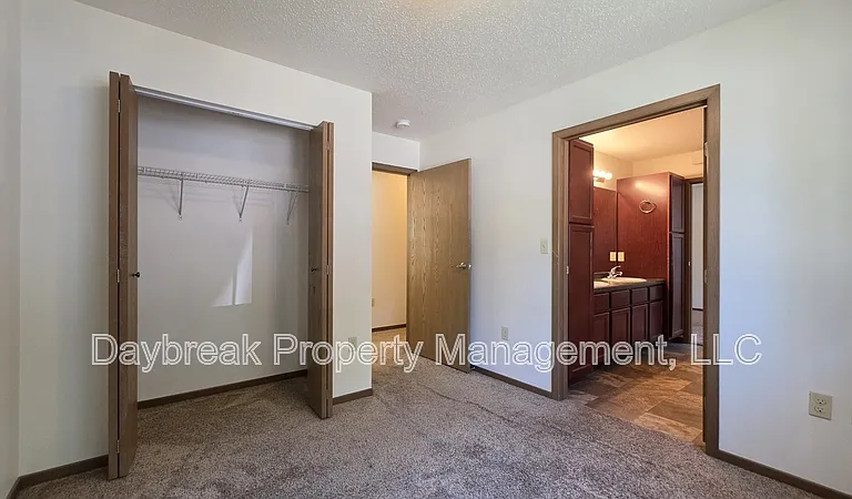 317 16th St S #4 — Photo 21
