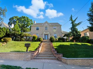 25510 Iowa Rd, Little Neck, NY 11362