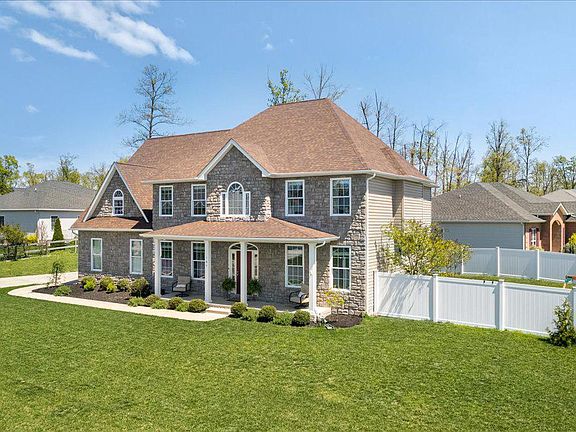3rd image of 104 Wales Ct