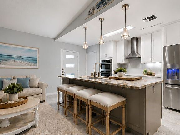 3rd image of 15730 Escapade St