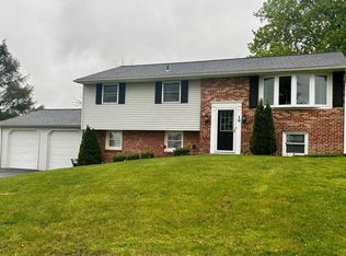 10 Logan Heights Rd, York, PA 17403