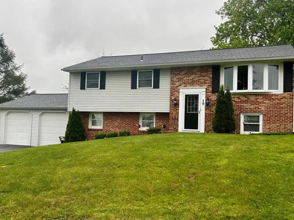 10 Logan Heights Rd, York, PA 17403