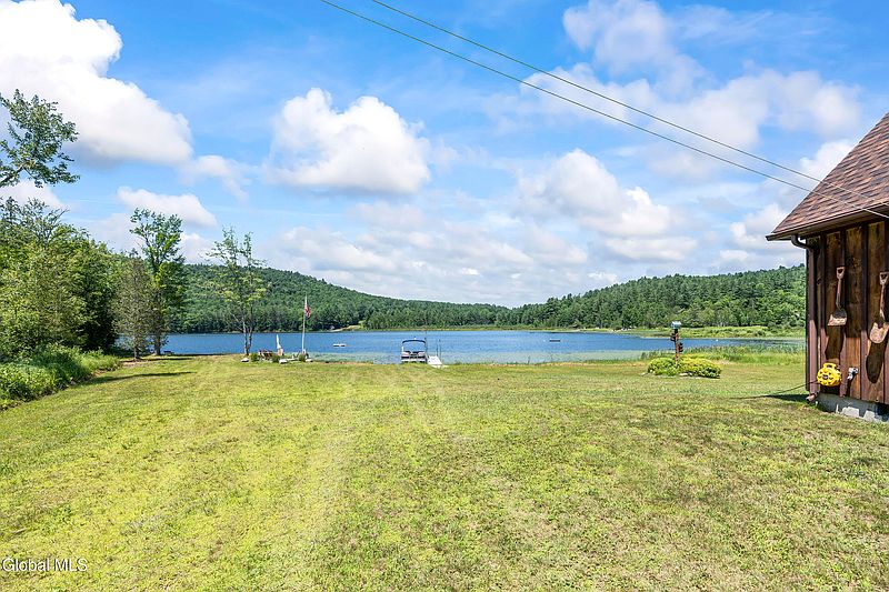 3rd image of 679 Valentine Pond Rd