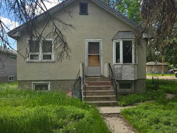 377 N 2nd St NW, Medicine Hat, AB T1A 6J7