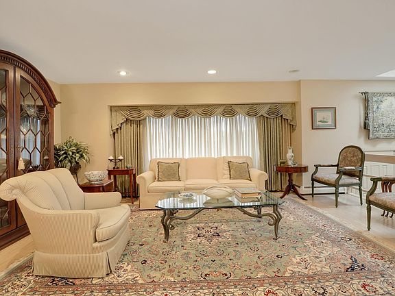 5th image of 33 Beatrice Ln