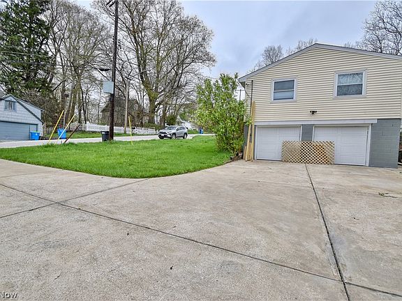 3rd image of 7011 Oak St
