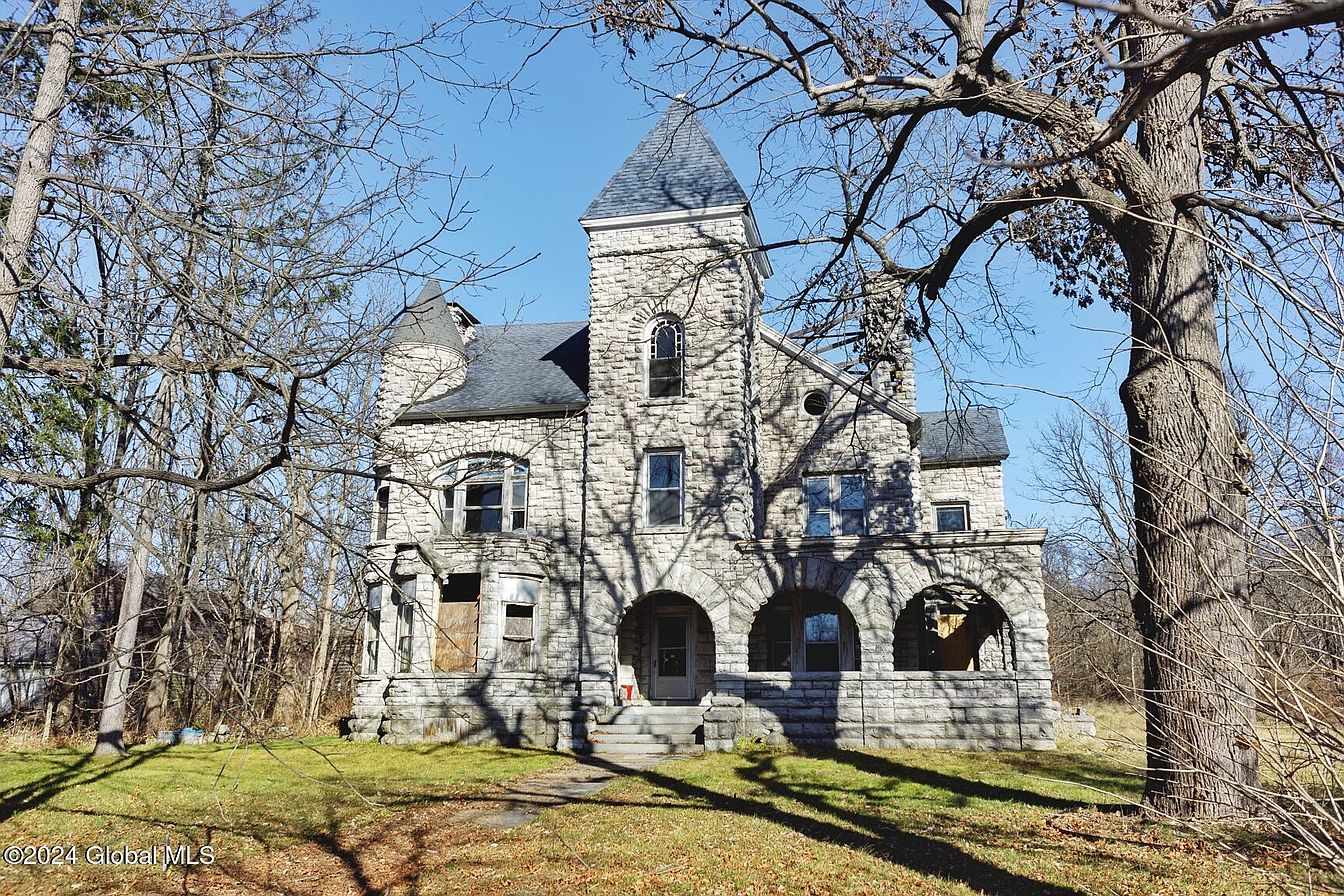 1st image of 132 W Grand Street