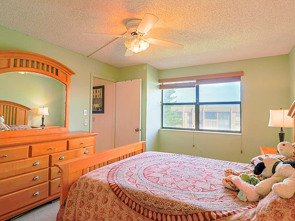 4th image of 10304 Sunrise Lakes Blvd APT 304