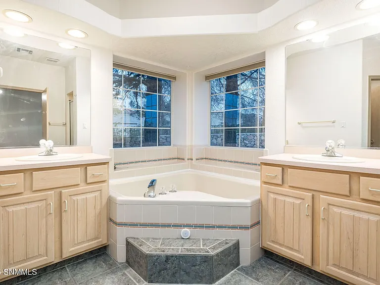 4406 Echo Canyon Rd — Photo 15
