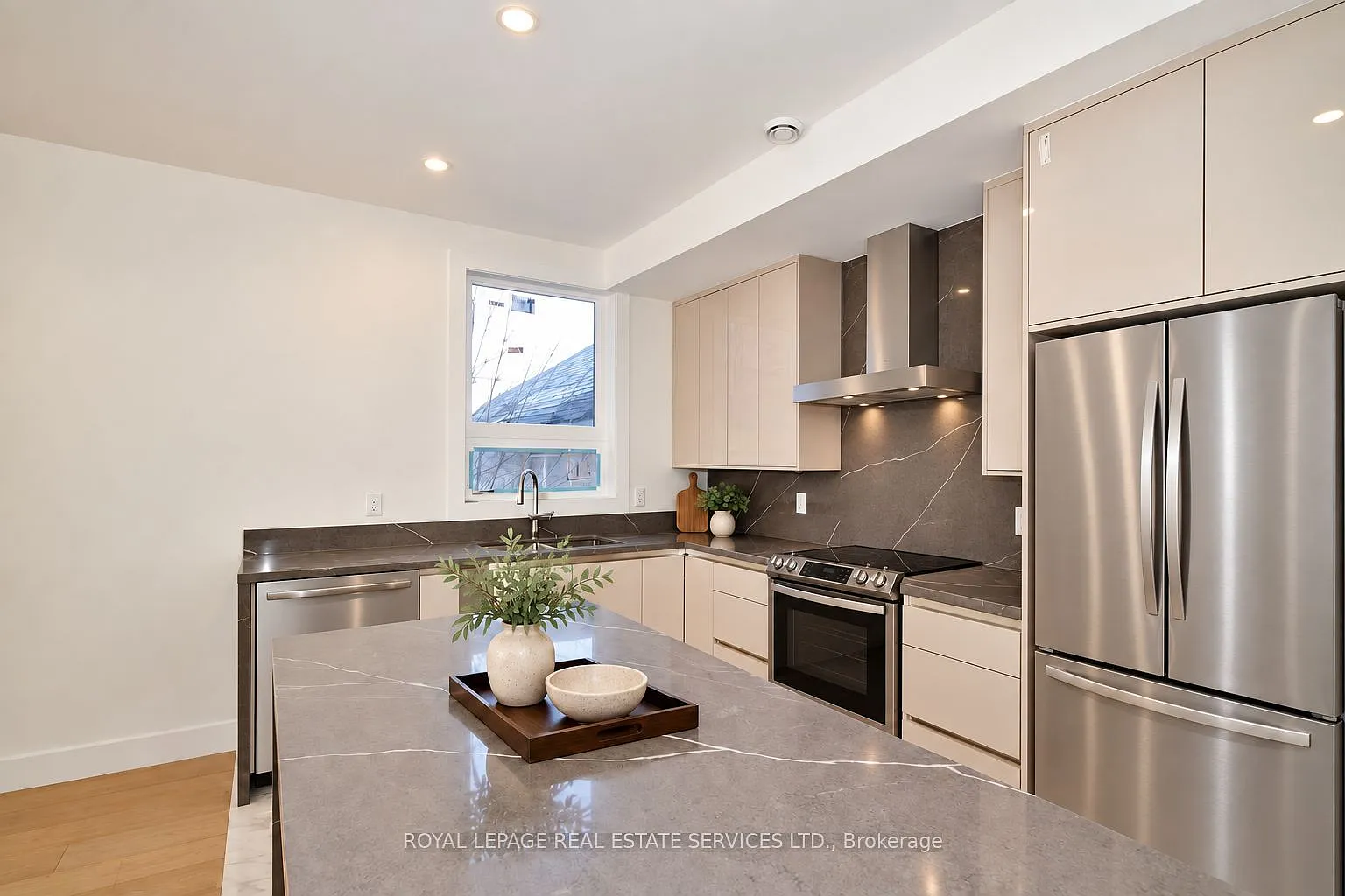 3 bed, $4,200 — Photo 2