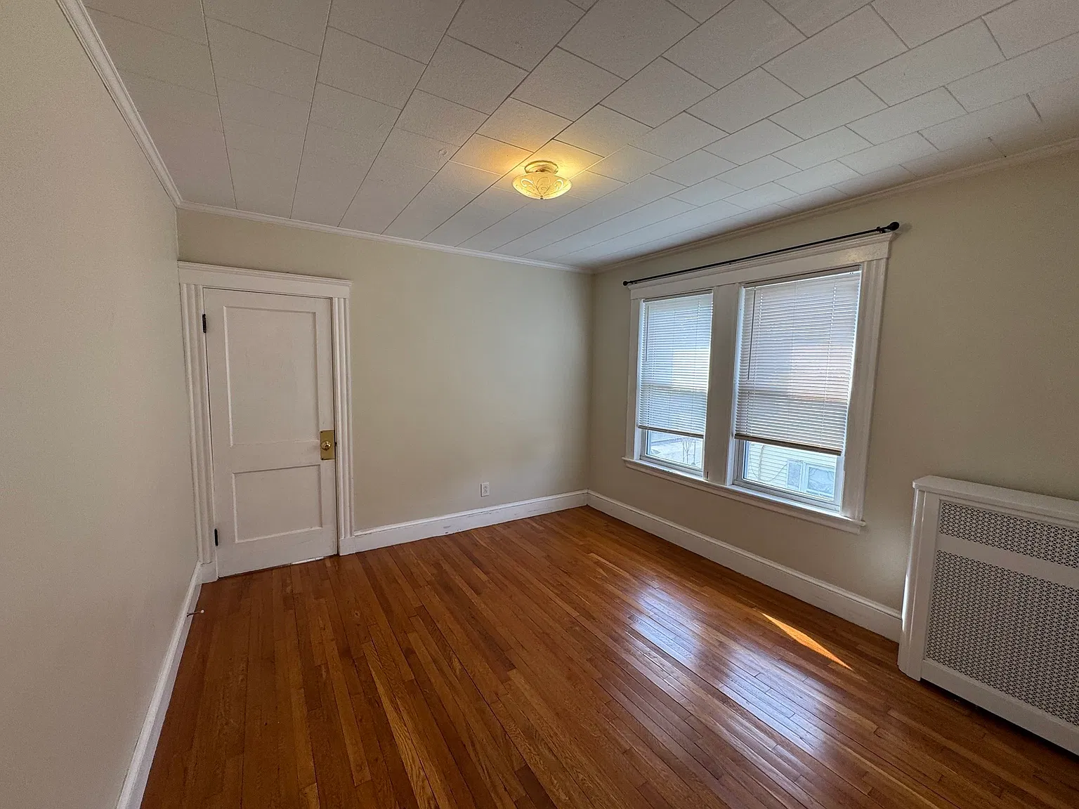 3 bed, 1.0 bath, 1100 sqft, $3,150 — Photo 4