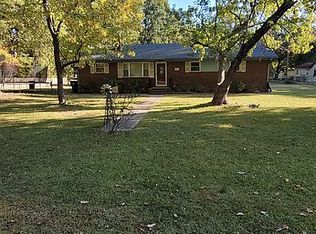 202 Pine Tree Dr, Matthews, NC 28104