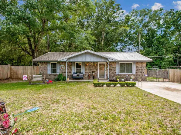 1148 Woodlake Dr, Cantonment, FL 32533