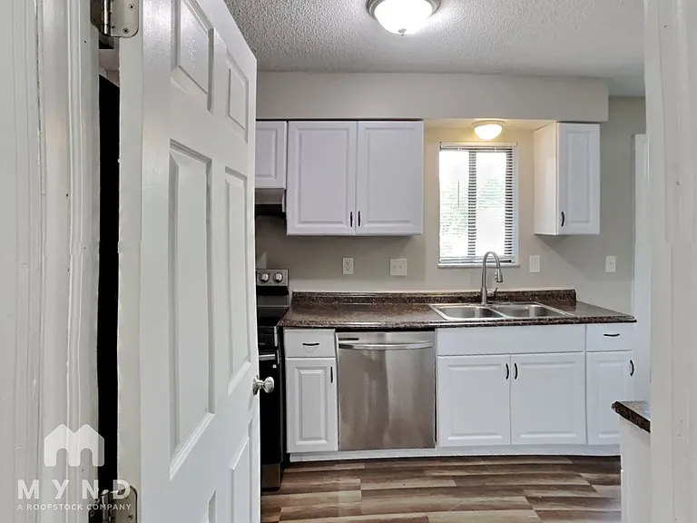 3035 Falcon Bridge Dr — Photo 8