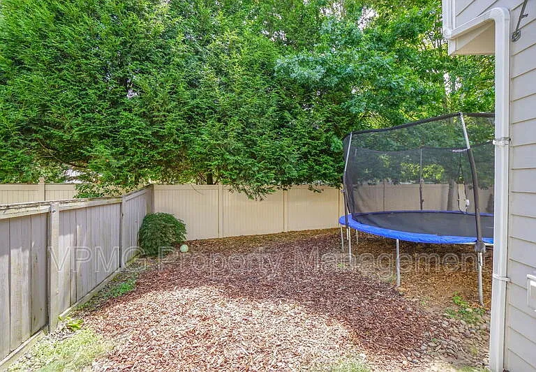 17301 SE 24th St — Photo 36