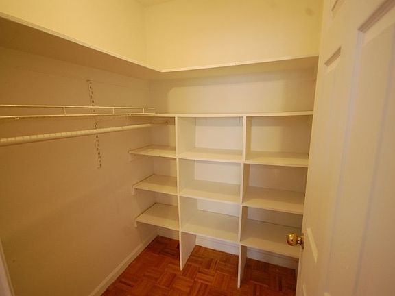 4th image of 105 Stanton St APT 4