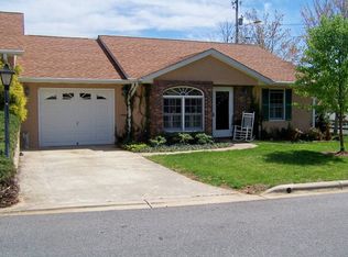 11 Carriage Ct, Franklin, NC 28734