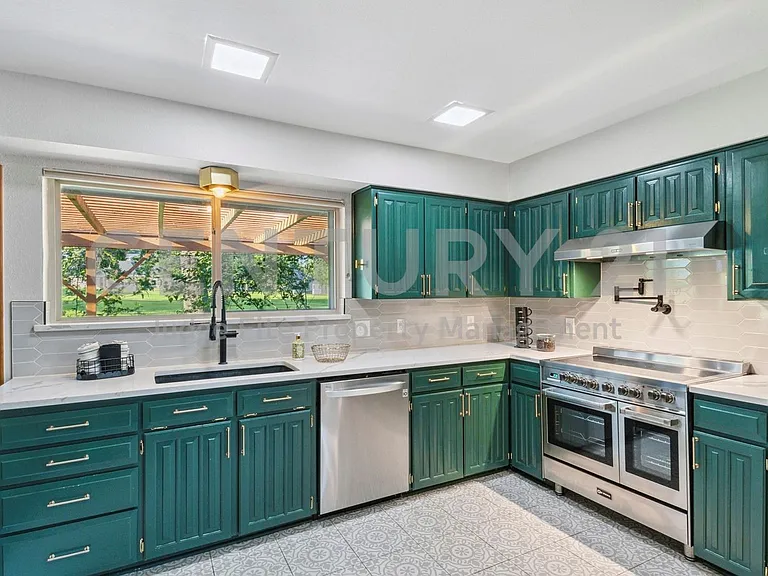 1308 Clubhouse Ct — Photo 13