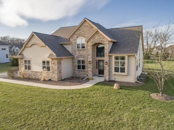 S41W22272 Crestview DRIVE, Waukesha, WI 53189
