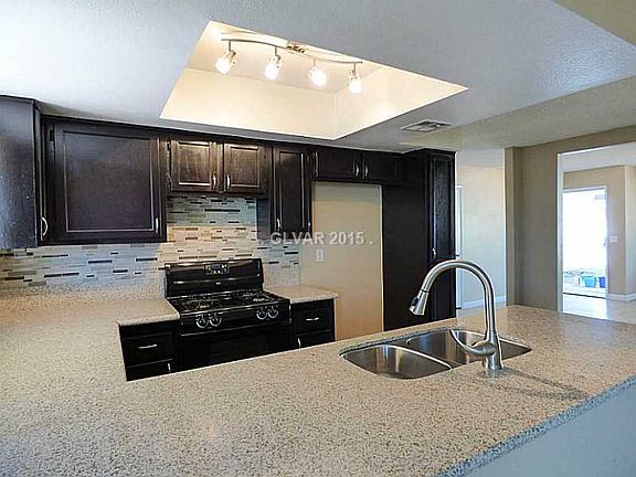 3rd image of 1621 Gatewood Dr