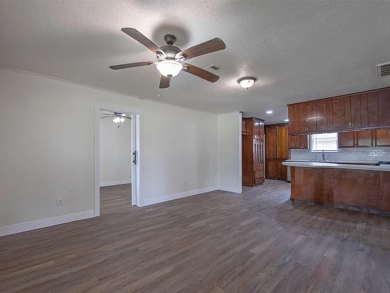 5206 Avenue M — Photo 4