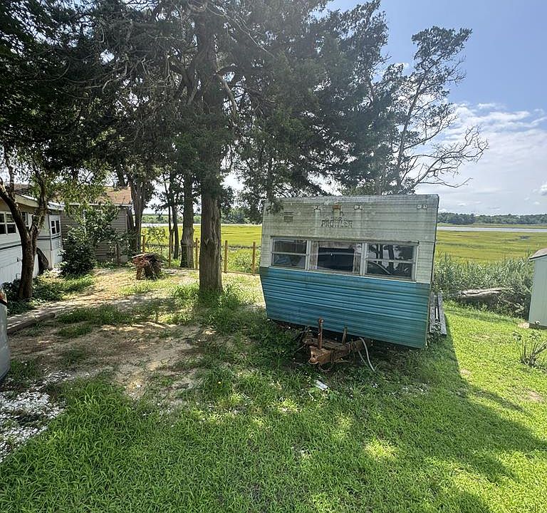 1st image of 80 Pin Oak Ct #80