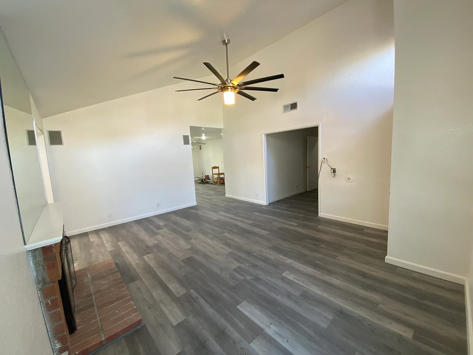 4 bed, 2084 sqft, $3,950 — Photo 4