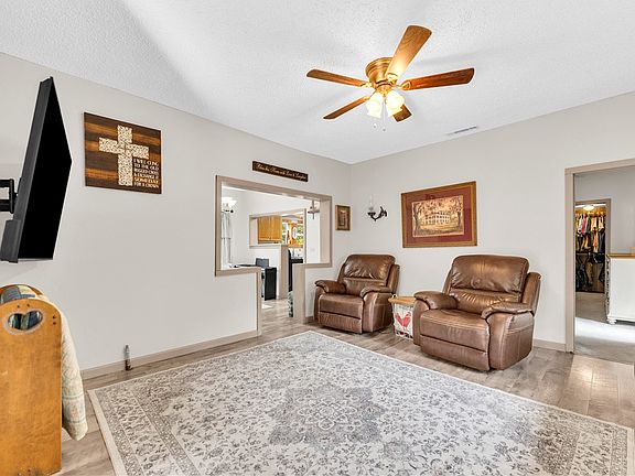 5th image of 153 Amanda Pl