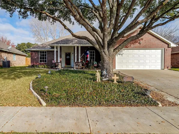359 Meador Ln, Burleson, TX 76028