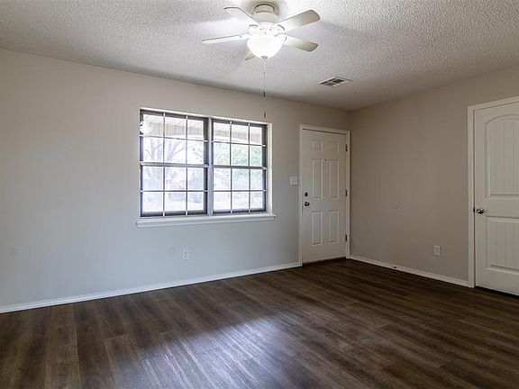 3rd image of 1416 Farmington Ave