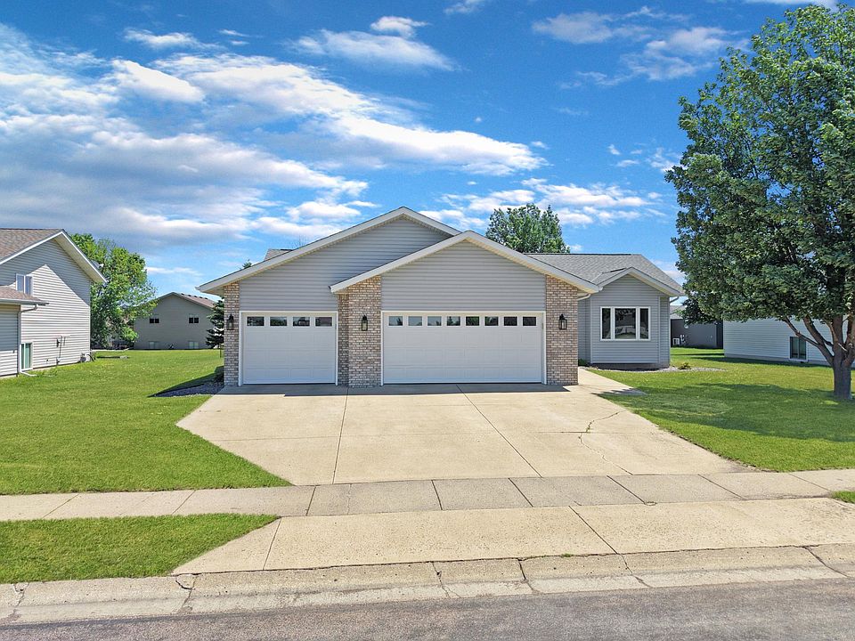 1st image of 211 Rainbow Dr
