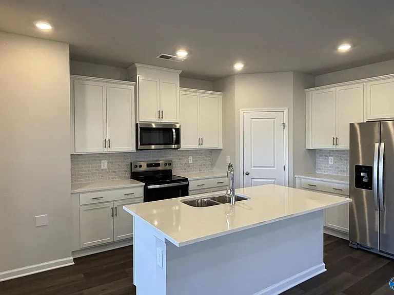 8204 Huspa Ave — Photo 10