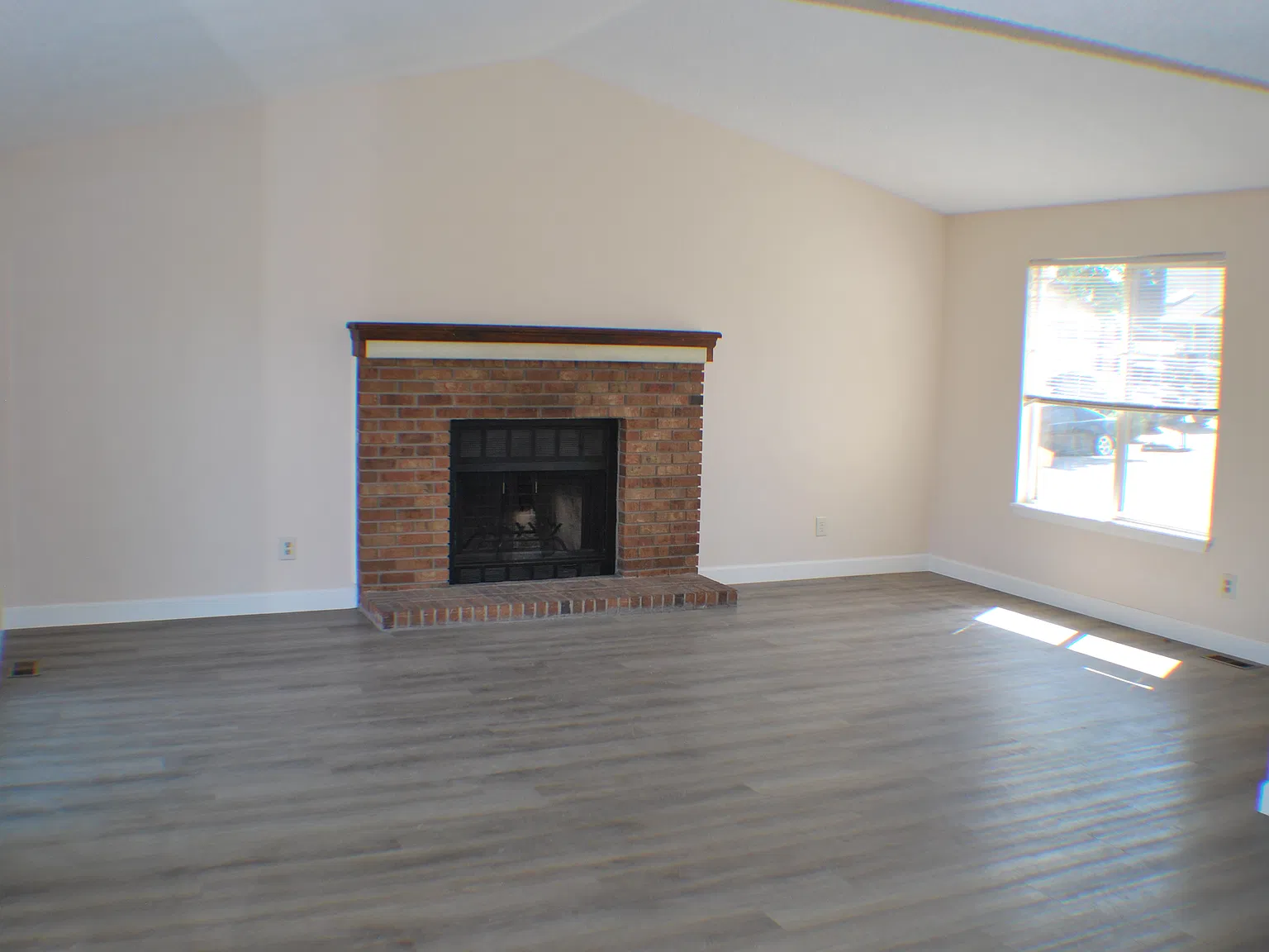 4 bed, 1600 sqft, $2,734 — Photo 4
